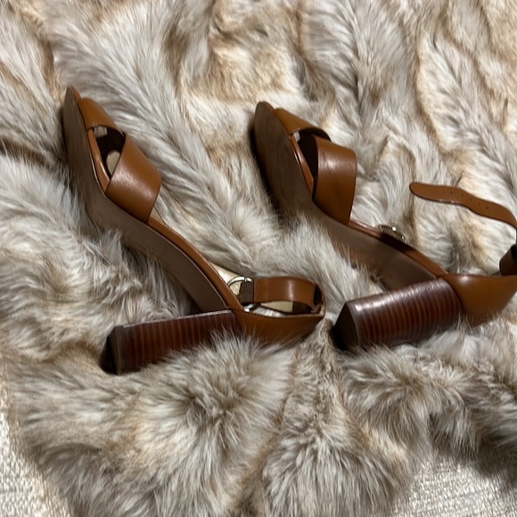 Ann Taylor - size 8 medium womens heels sandals (tan) - Picture 8 of 8